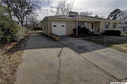 3rd image of 11503 Maplecrest Dr SE