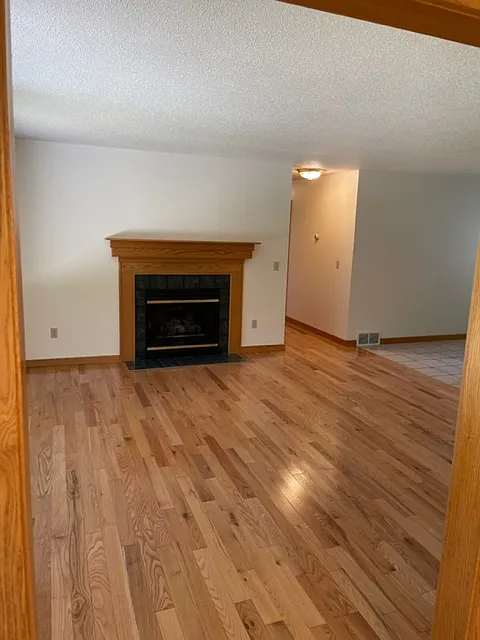 3 bed, 1370 sqft, $1,800 — Photo 3