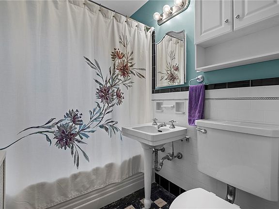 5th image of 405 Sulgrave Rd