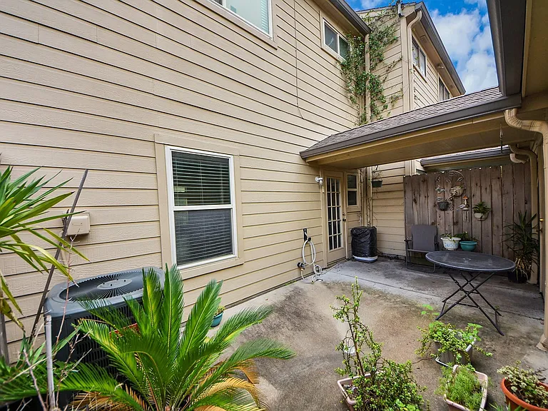 1022 Memorial Village Dr — Photo 32