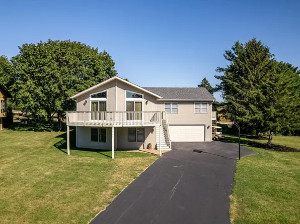 1562 Chadbourne Dr, Davis, IL 61019