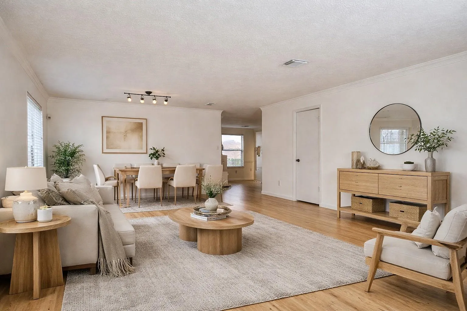 4 bed, 2.5 bath, 2630 sqft, $2,000 — Photo 3