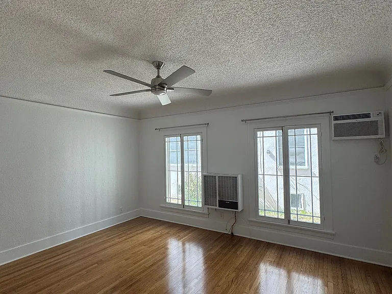 1949 N Vermont Ave #4 — Photo 6