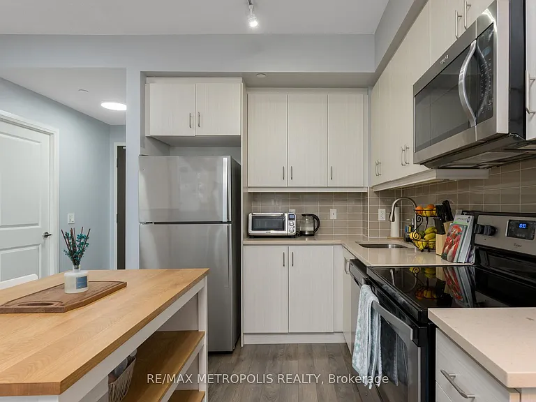 15 Zorra St #503 — Photo 7