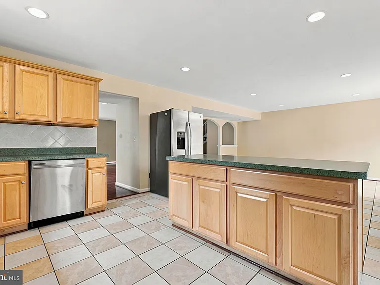 8916 Rugby Rd — Photo 21