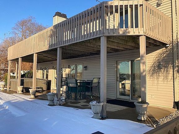 Upstairs Deck & Patio