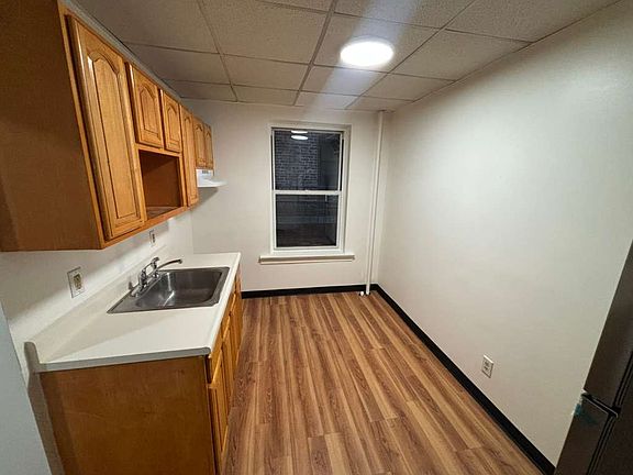 2nd image of 179 W 48th St #7E