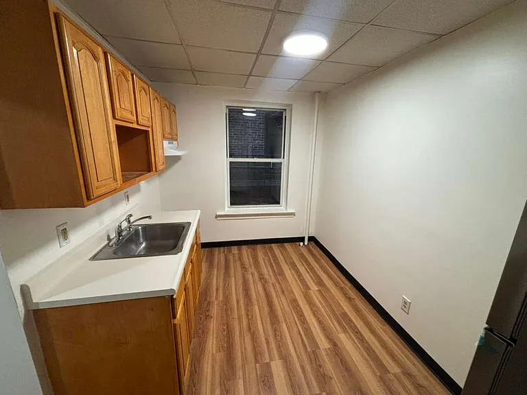 179 W 48th St #7E — Photo 2
