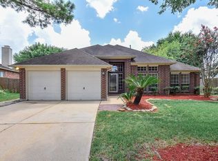 10010 Hidden Falls Dr, Pearland, TX 77584
