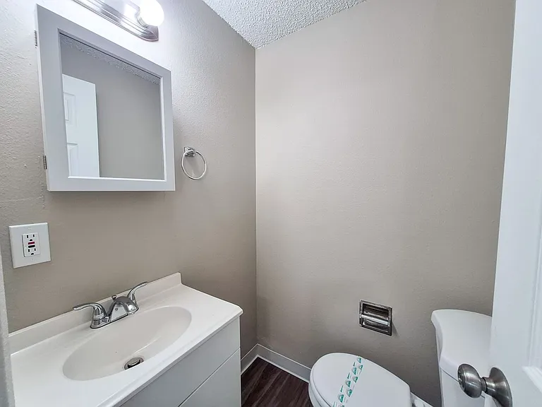 1543-1611 Salishan St SE — Photo 9