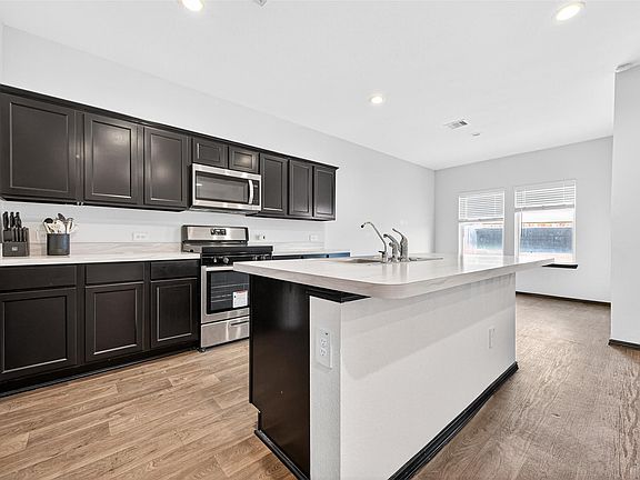 3rd image of 21538 Violet Ridge Rd