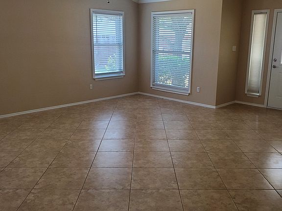 4th image of 1301 Coral Cay Ln
