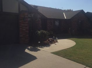 1605 Golf Course Dr, El Reno, OK 73036