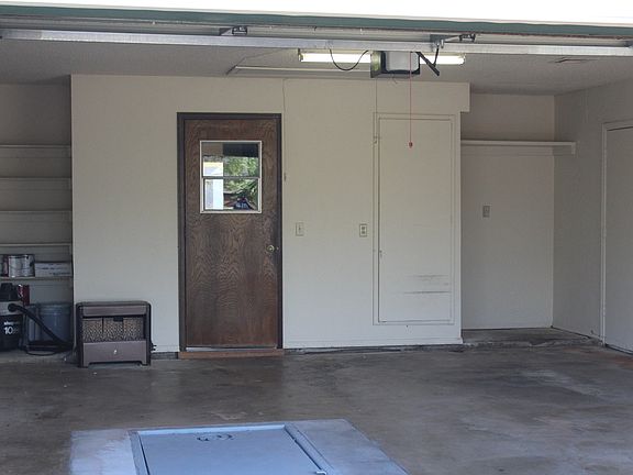 3rd image of 900 E Hills Dr