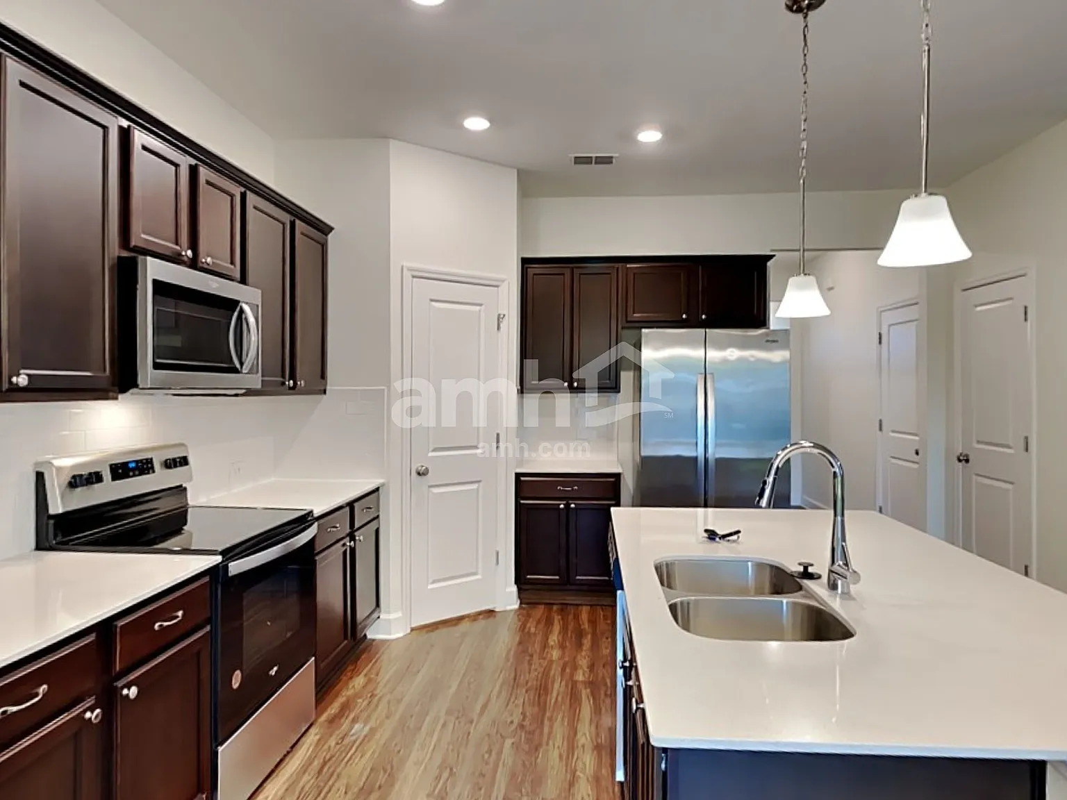 4 bed, 2.5 bath, 2297 sqft, $2,740 — Photo 3