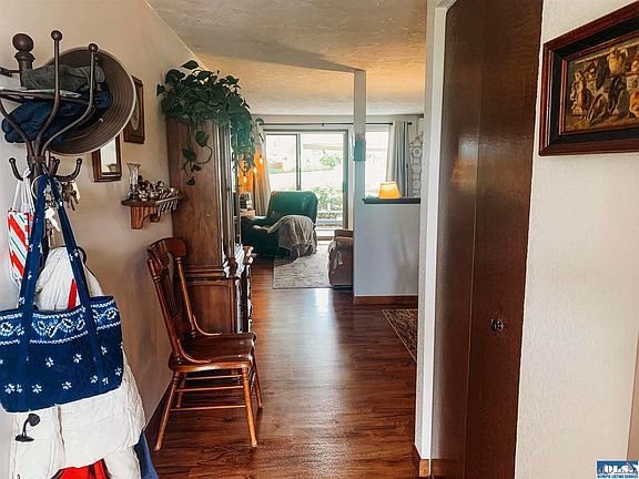 2nd image of 813 N Abbey Ct