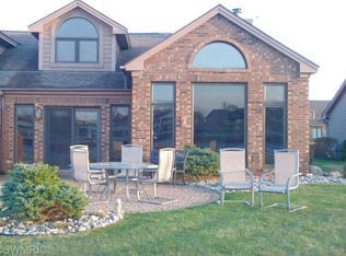 118 Harbor Dr, Ludington, MI 49431