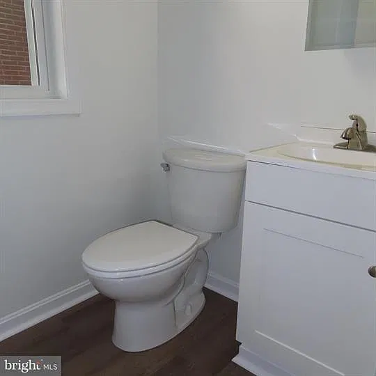 228 Rowe Ave — Photo 2