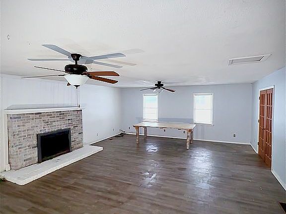 4th image of 511 Elkenburg St