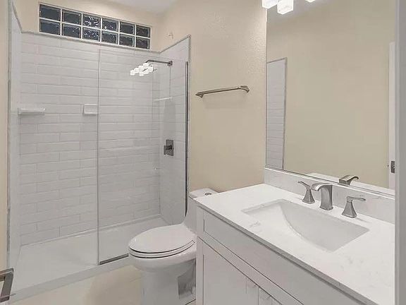 3rd image of 22681 Oakgrove Unit 423