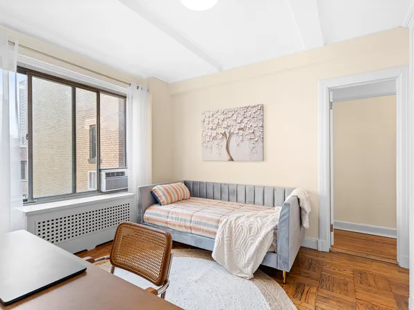 1435 Lexington Avenue image 5 of 10