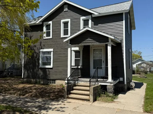 1008 8th Ave, Menominee, MI 49858