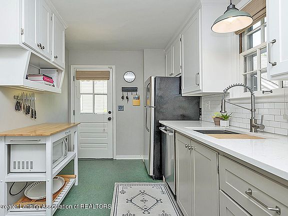 4th image of 1520 Berkeley Dr