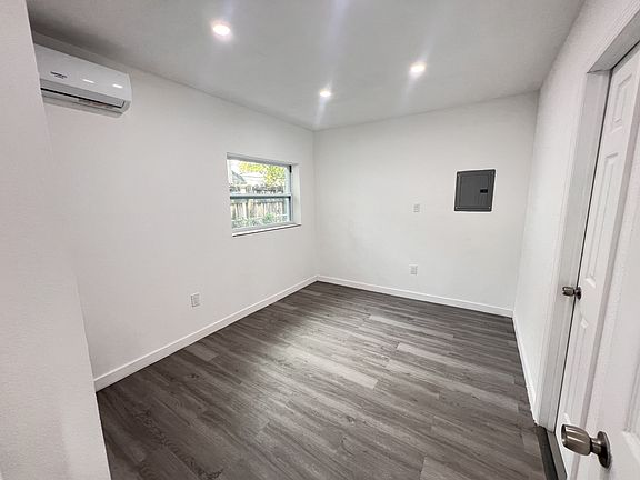 4th image of 1838 McKinley St #4