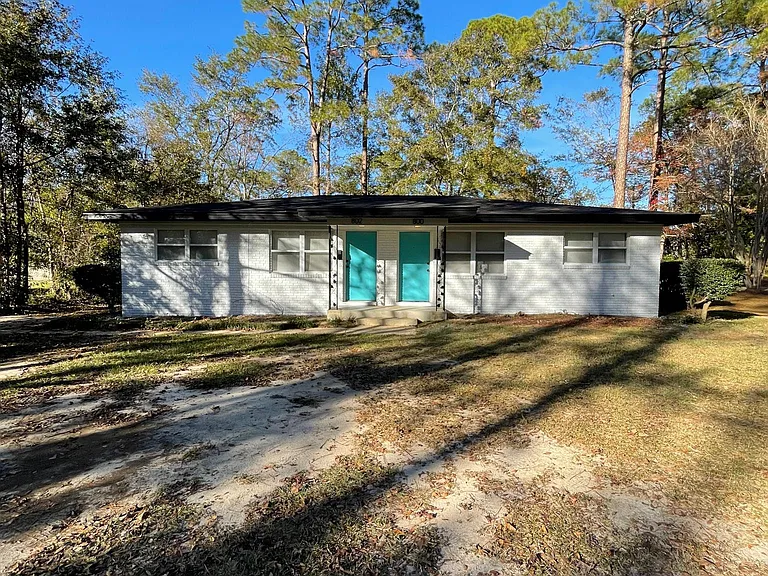 802 Lakeland Dr — Photo 1