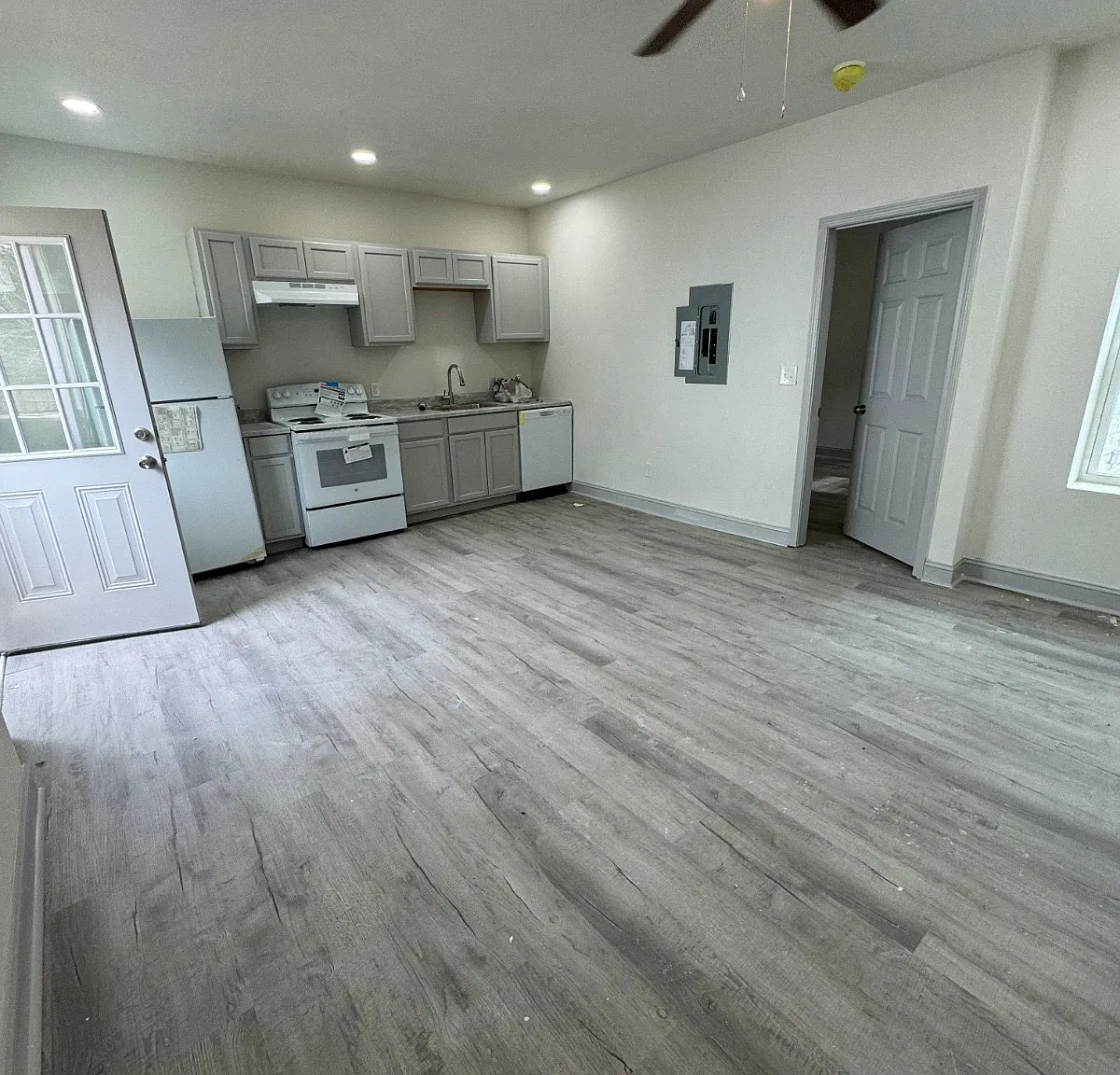 1 bed, 800 sqft, $1,300 — Photo 2