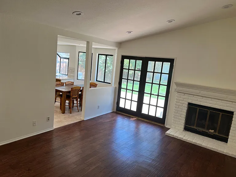 20230 Stagg St — Photo 16