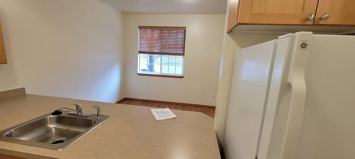 Studio, $1,050 — Photo 2