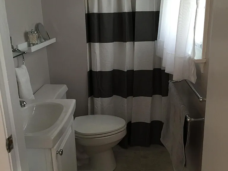 17 Moore Ave — Photo 5
