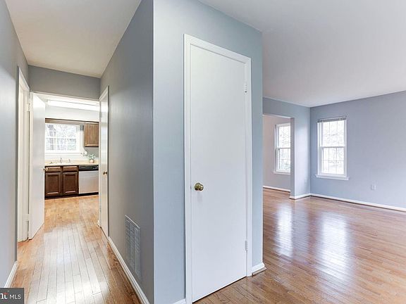 5th image of 28 Haxall Ct