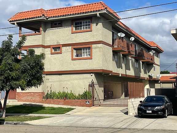4th image of 813 E Nutwood St #9