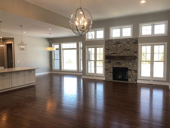 3rd image of 6 Arbor Ln