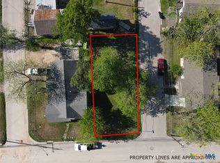 631 E Ireland St, Seguin, TX 78155