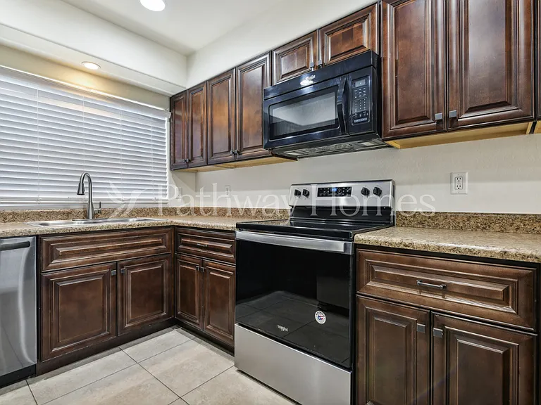 207 W Latona Rd — Photo 9