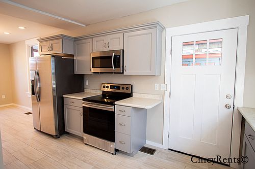 3rd image of 4152 Kirby Ave