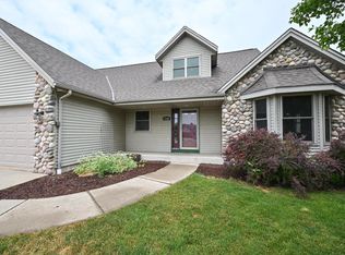 1100 E Kelly Ct, Oak Creek, WI 53154