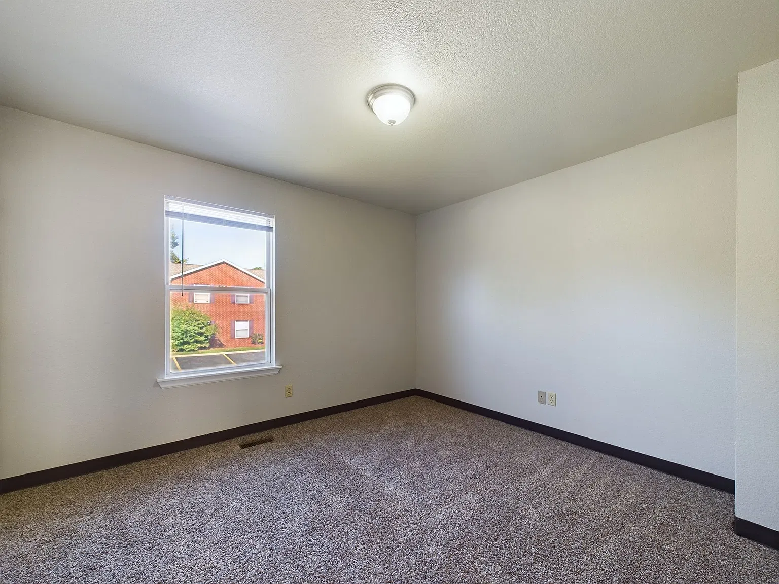 Willow Creek Apartments & Townhomes — Photo 4