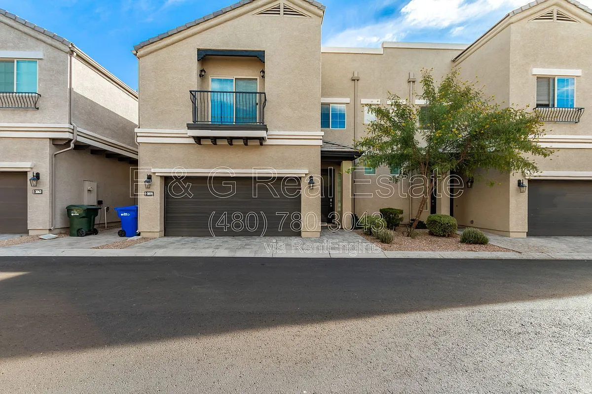 Building Photo - 3059 N 33rd Pl