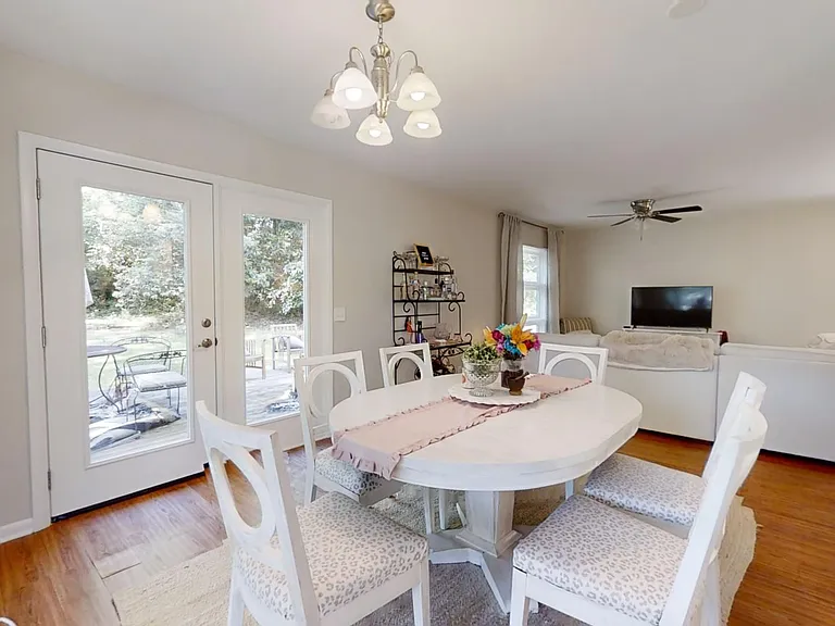 560 Sherwood Dr — Photo 12
