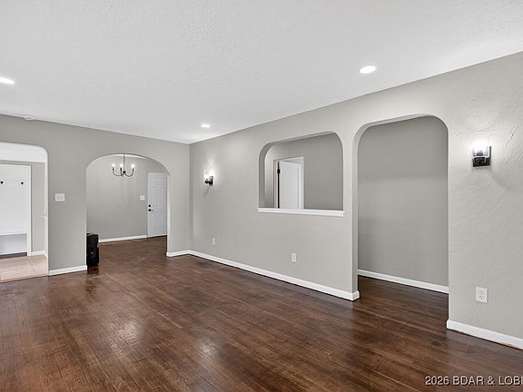 3rd image of 125 Leonard North St