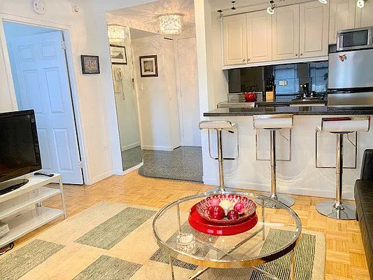 Rented by Sterling Holdings | media 3