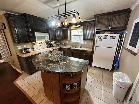 2nd image of 215 Louise Cir