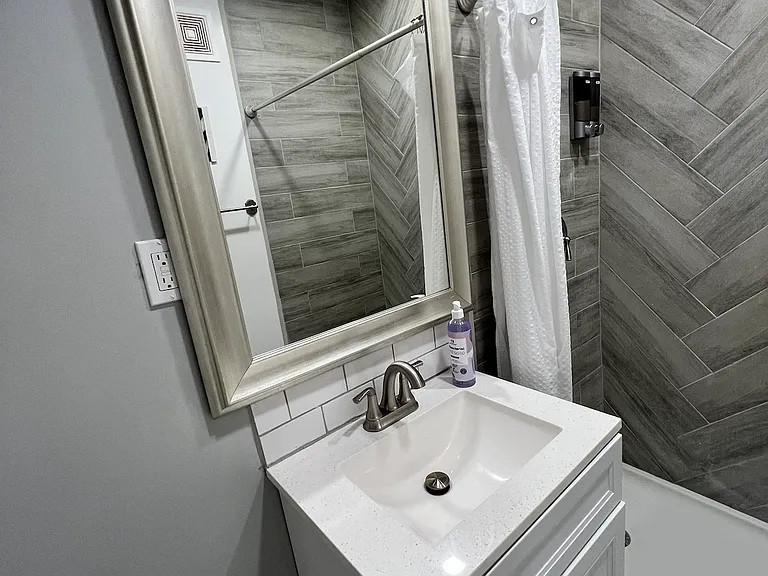 Full Bathroom