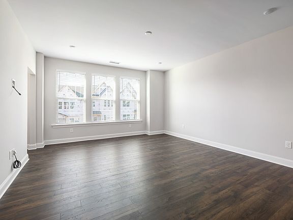 3rd image of 1105 Falling Rock Pl