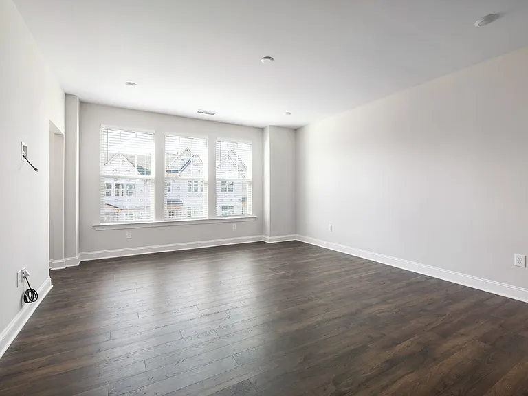 1105 Falling Rock Pl — Photo 3