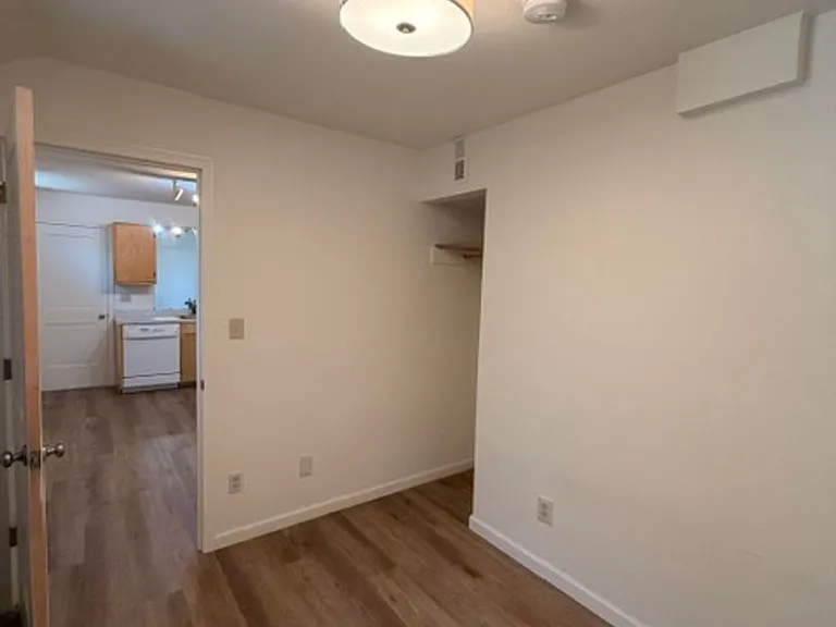 451 - 412 SW 5th Street — Photo 9